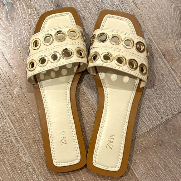 Zara Flat leather sandals with gold metal appliqués - Picture 5 of 10